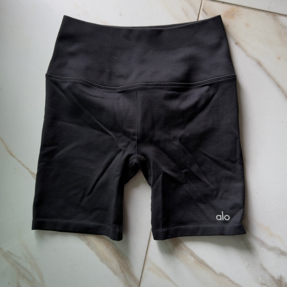 ALO Yoga Women's Black Ribbed Bike Shorts